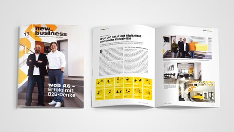 News Business Magazin Das Foto zeigt Titelbild und Innen-Doppelseite der 13. Ausgabe des New Business Magazins, in dem über die wob berichtet wird. Auf dem Titelbild sieht man Co-CEO Matthias Specht und CCO Roland Rudolf, im Foyer der wob fotografiert. Die Doppelseite zeigt den Artikel mit der Überschrift „wob AG setzt auf Digitalität und mehr Kreativität“